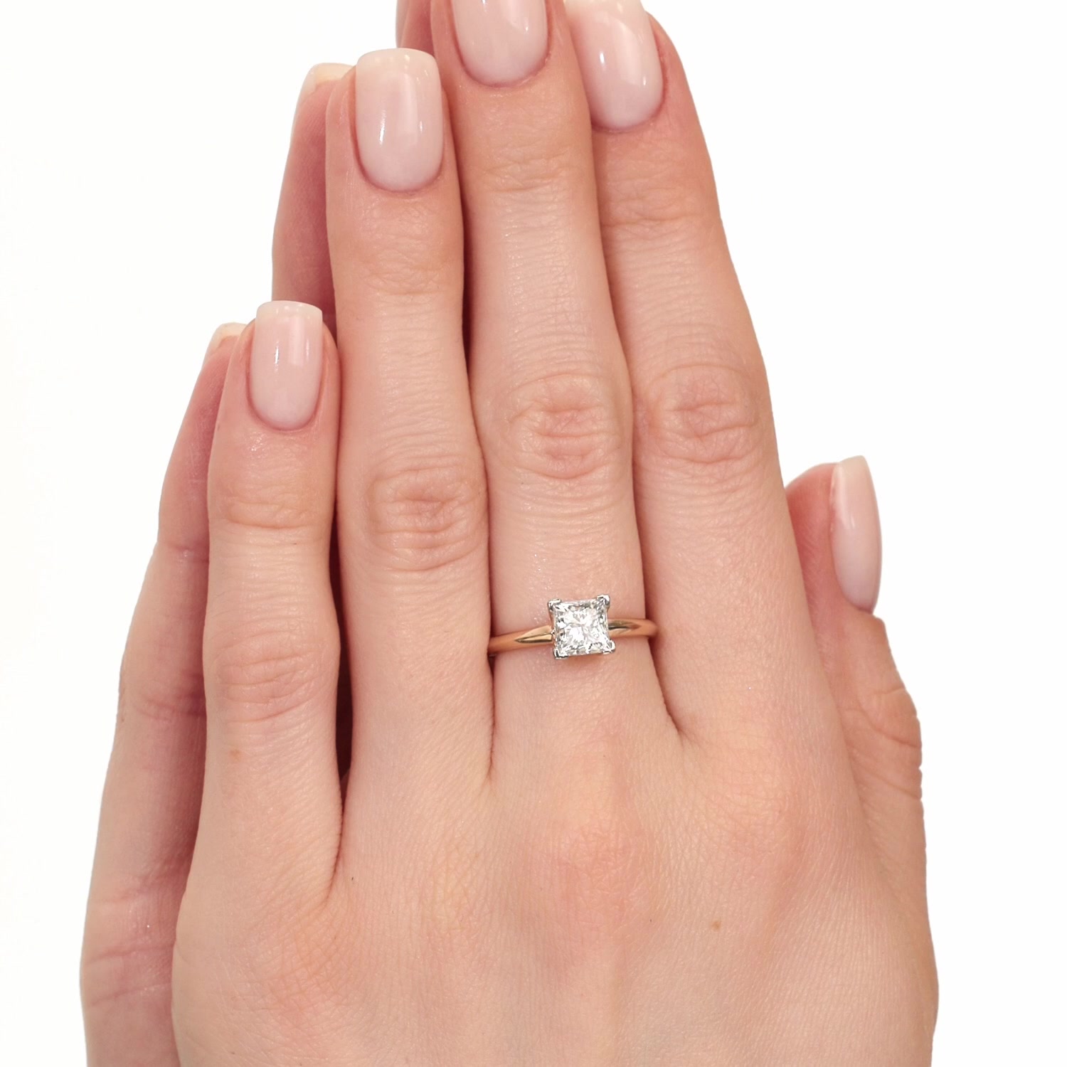 Золотое кольцо с бриллиантом выращенным