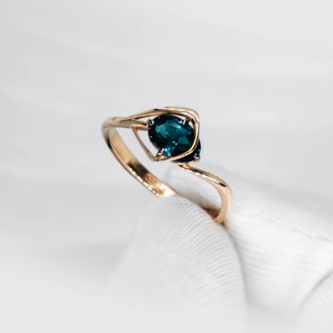 Золотое кольцо с топазом London