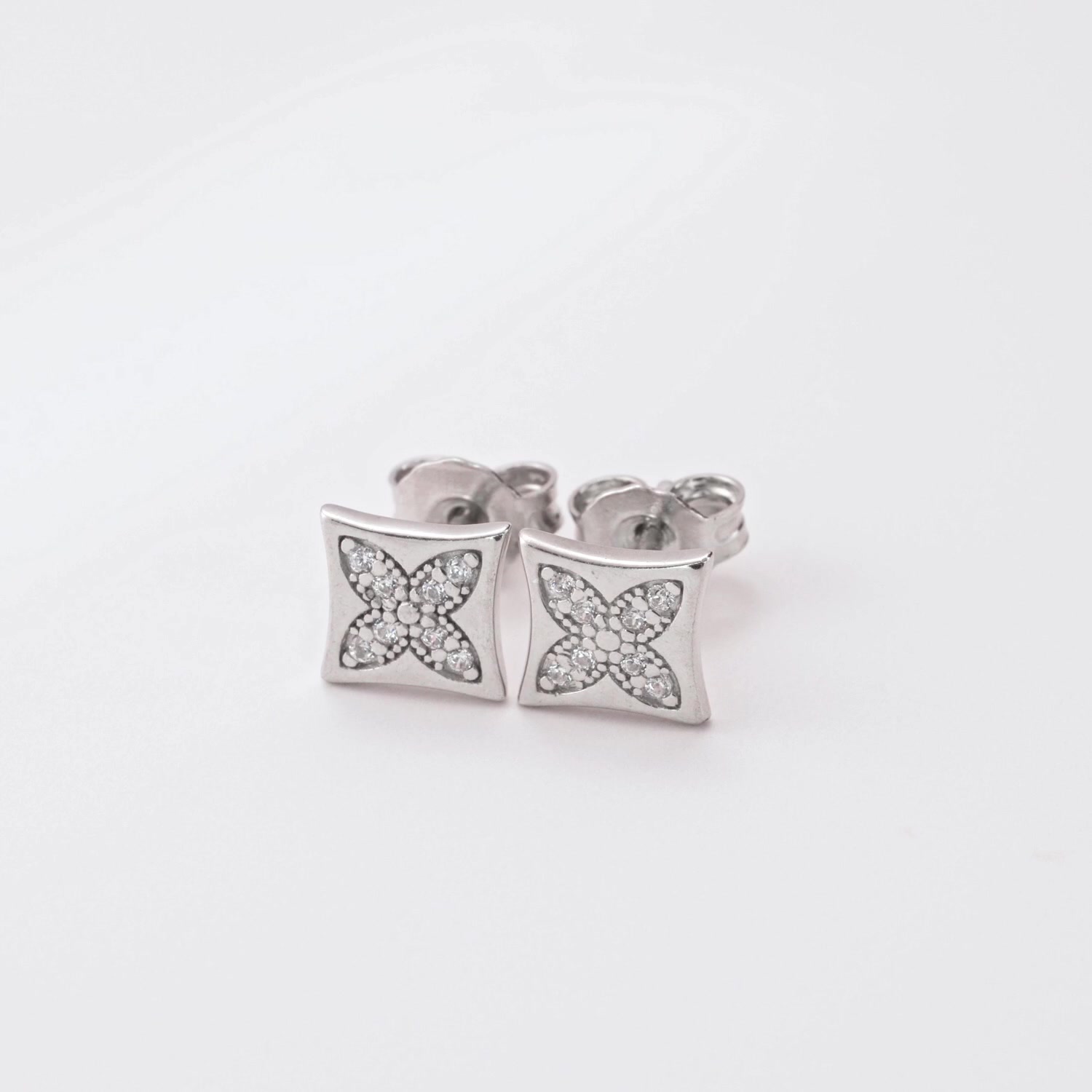 Серебряные серьги с фианитами