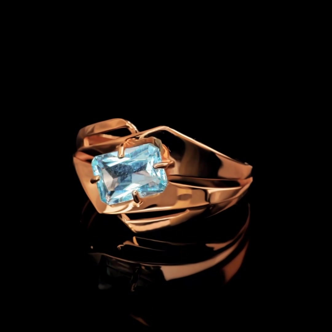 Золотое кольцо с топазом Sky