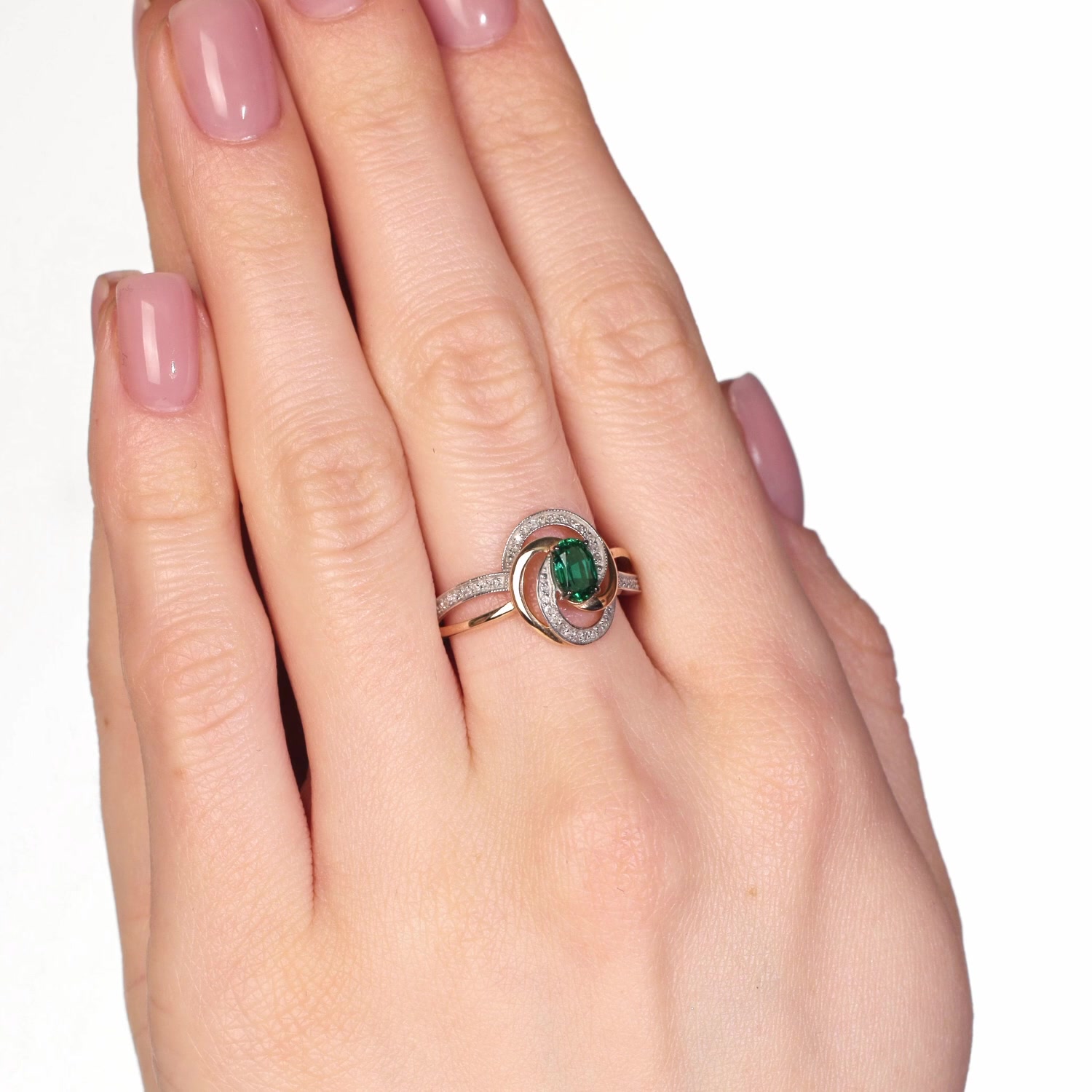 Золотое кольцо с изумрудом выращенным и бриллиантами