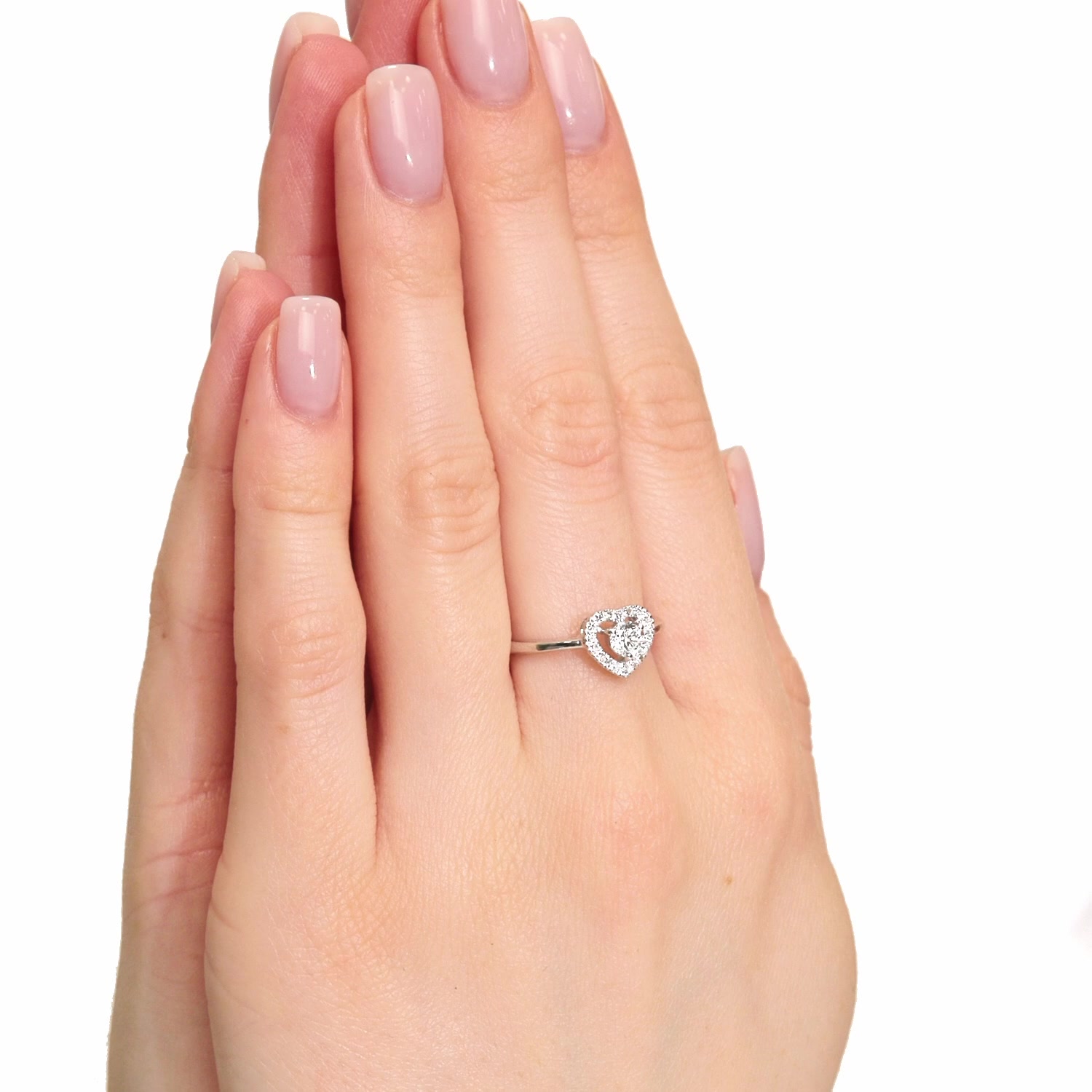 Серебряное кольцо с бриллиантами выращенными