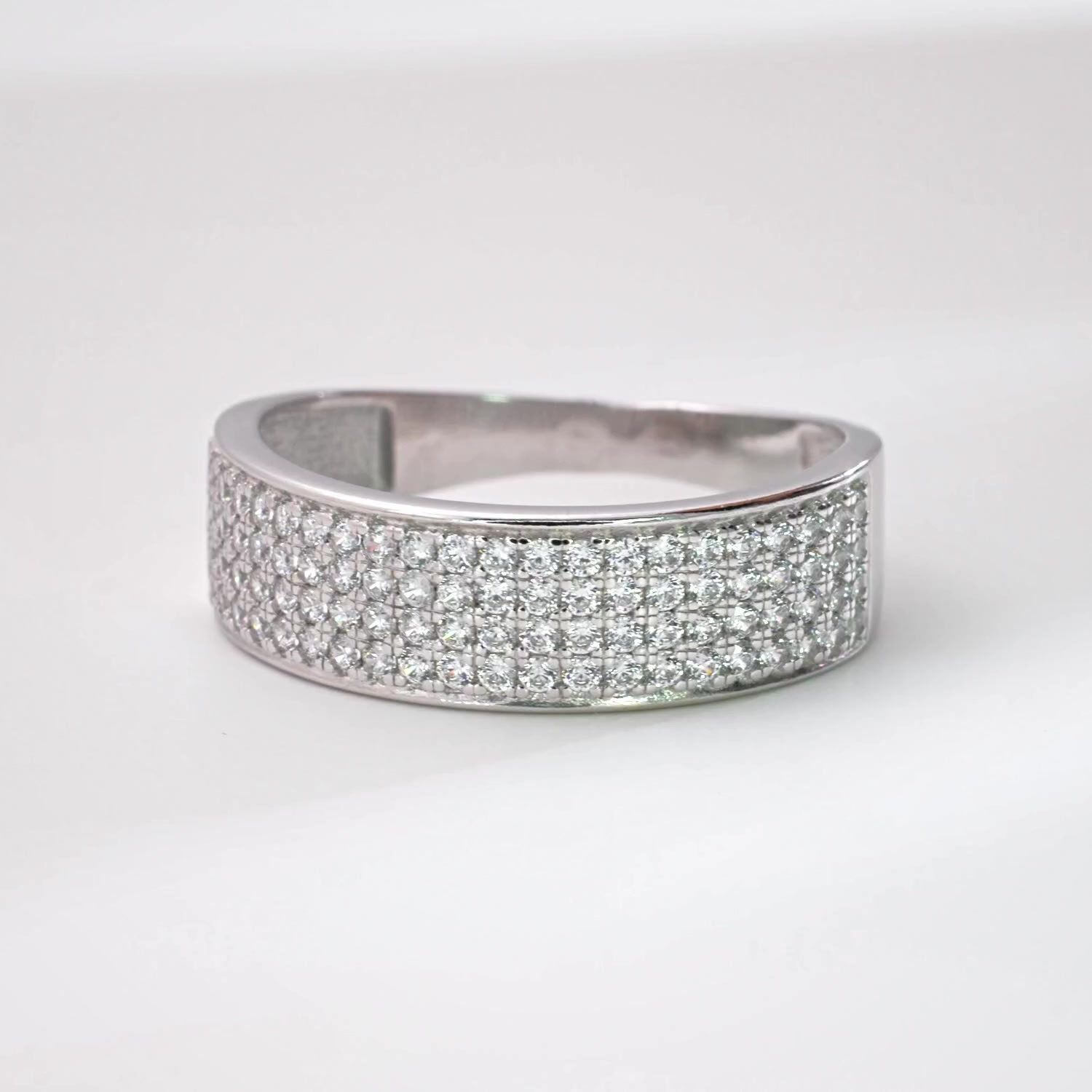 Серебряное кольцо с фианитами