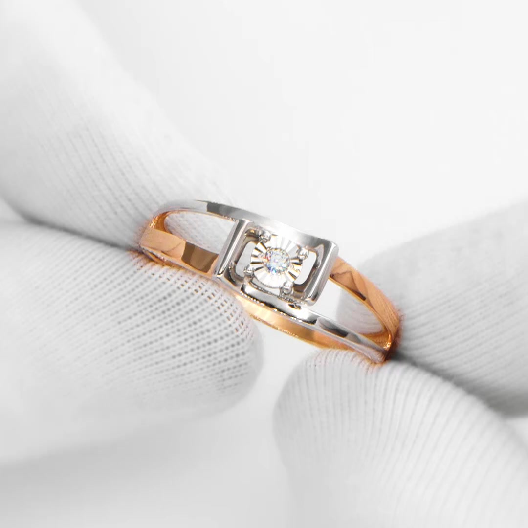 Золотое кольцо с бриллиантом