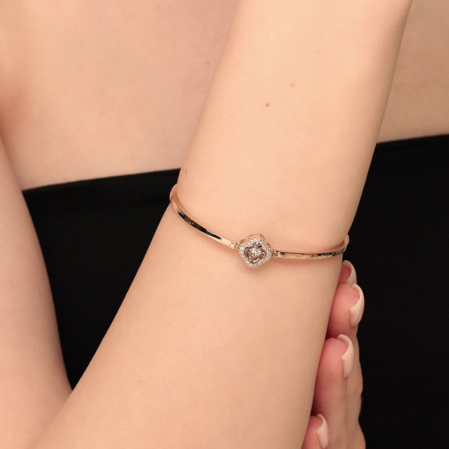 Золотой браслет с бриллиантами