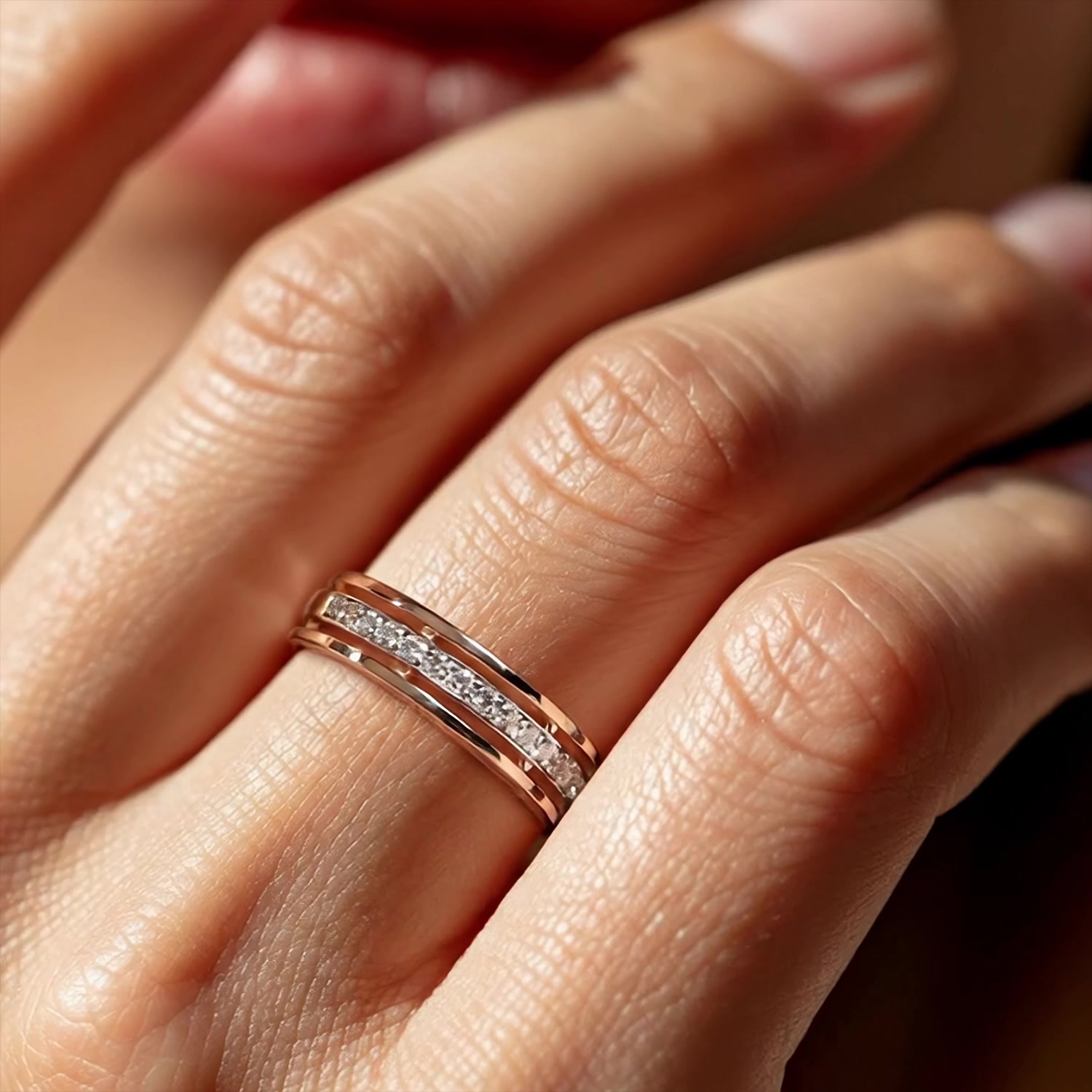 Золотое кольцо с бриллиантами выращенными