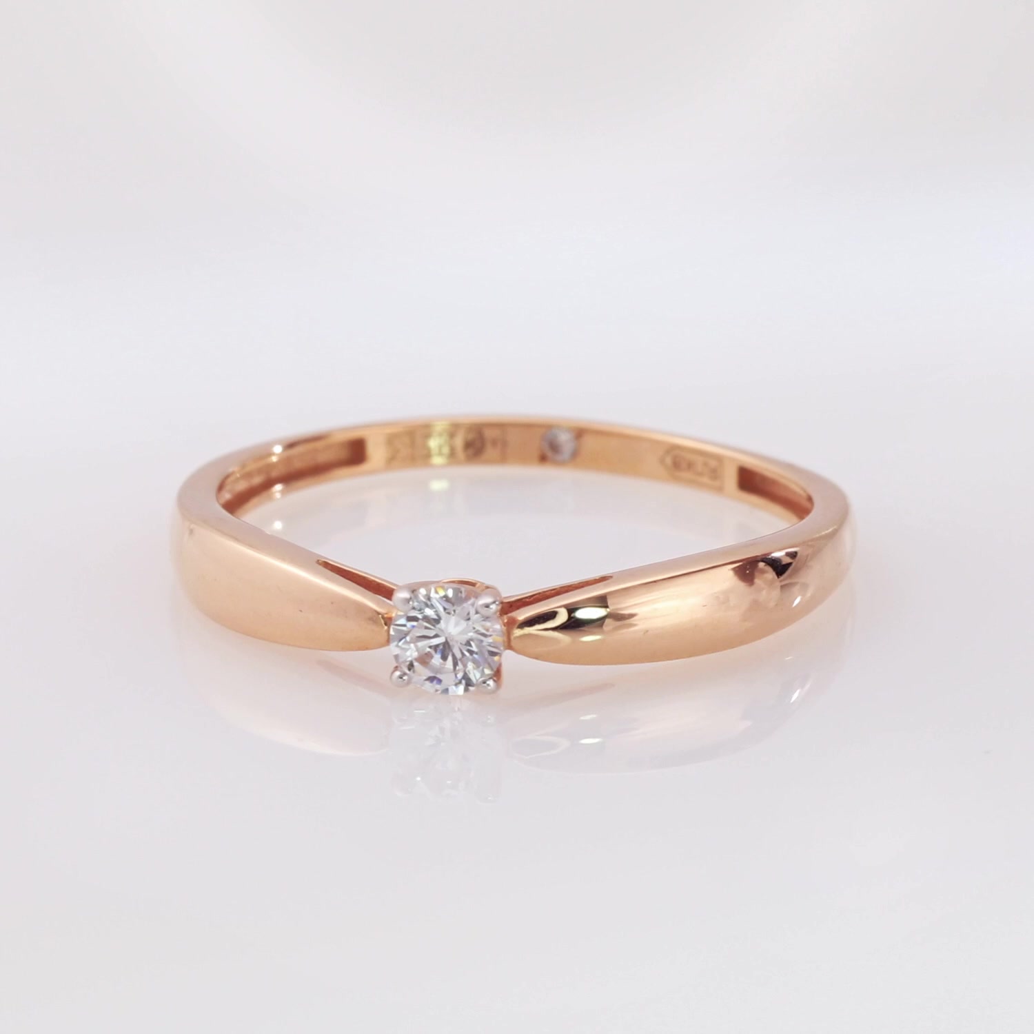 Золотое кольцо с премиум цирконием