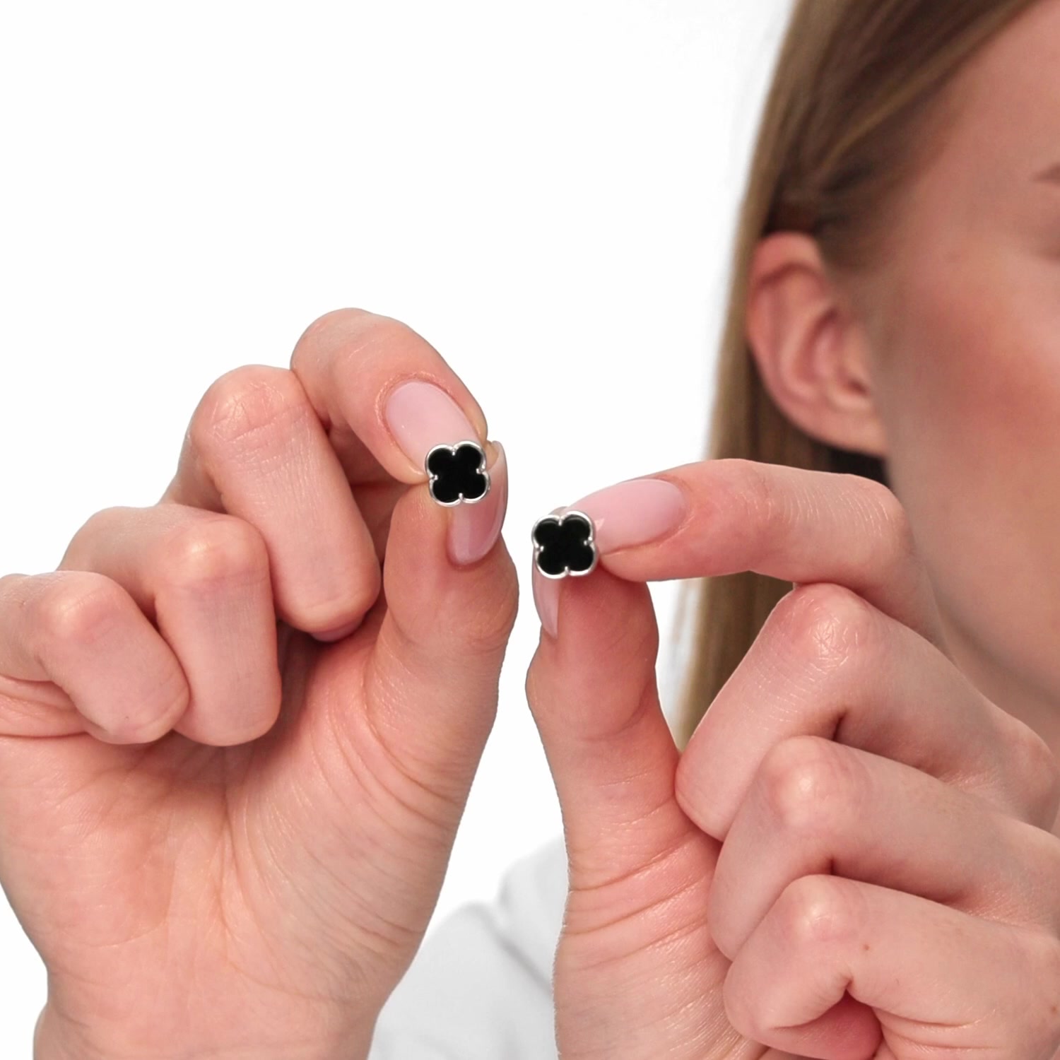 Серебряные серьги с ониксом