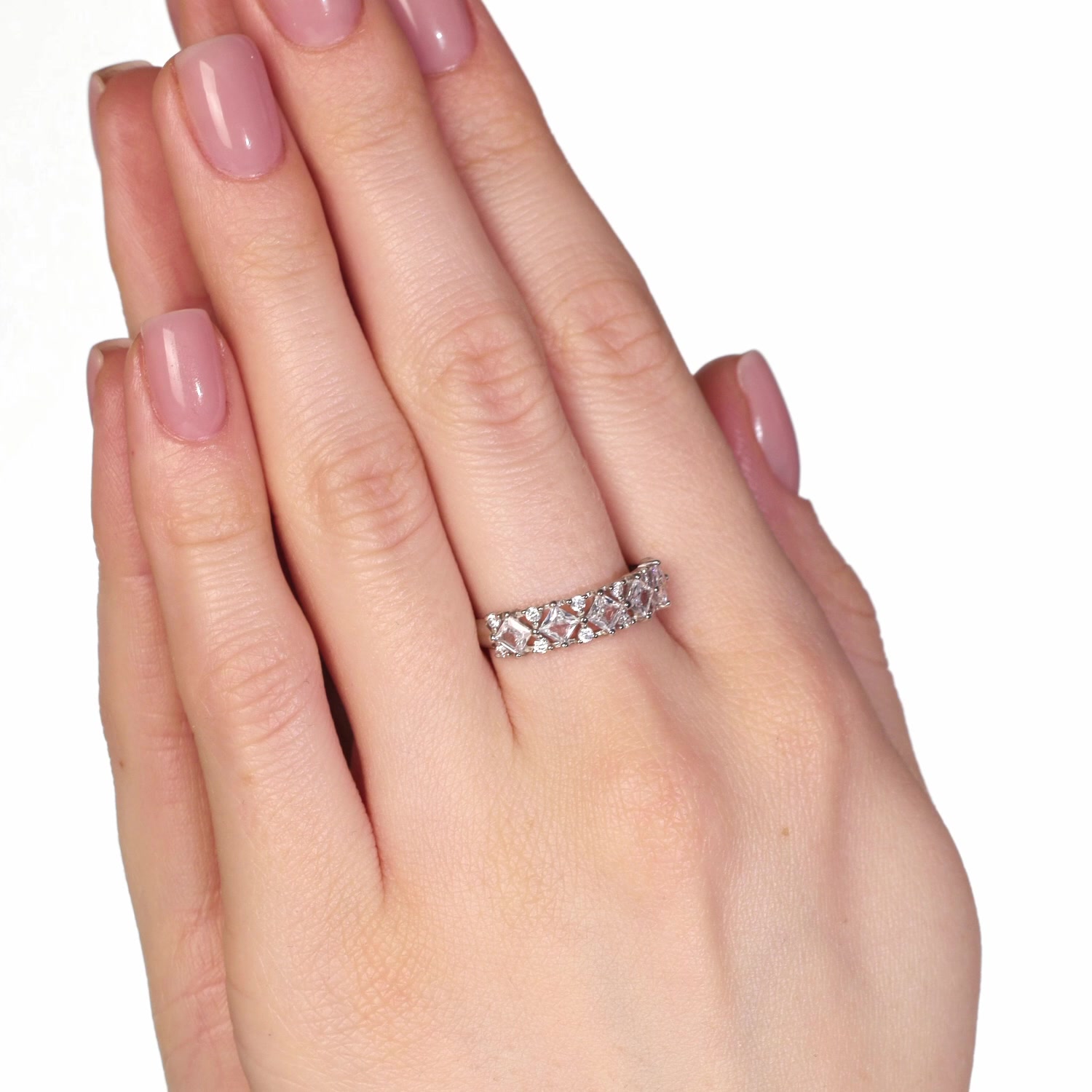 Серебряное кольцо с фианитами