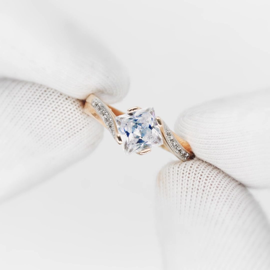 Золотое кольцо с фианитами