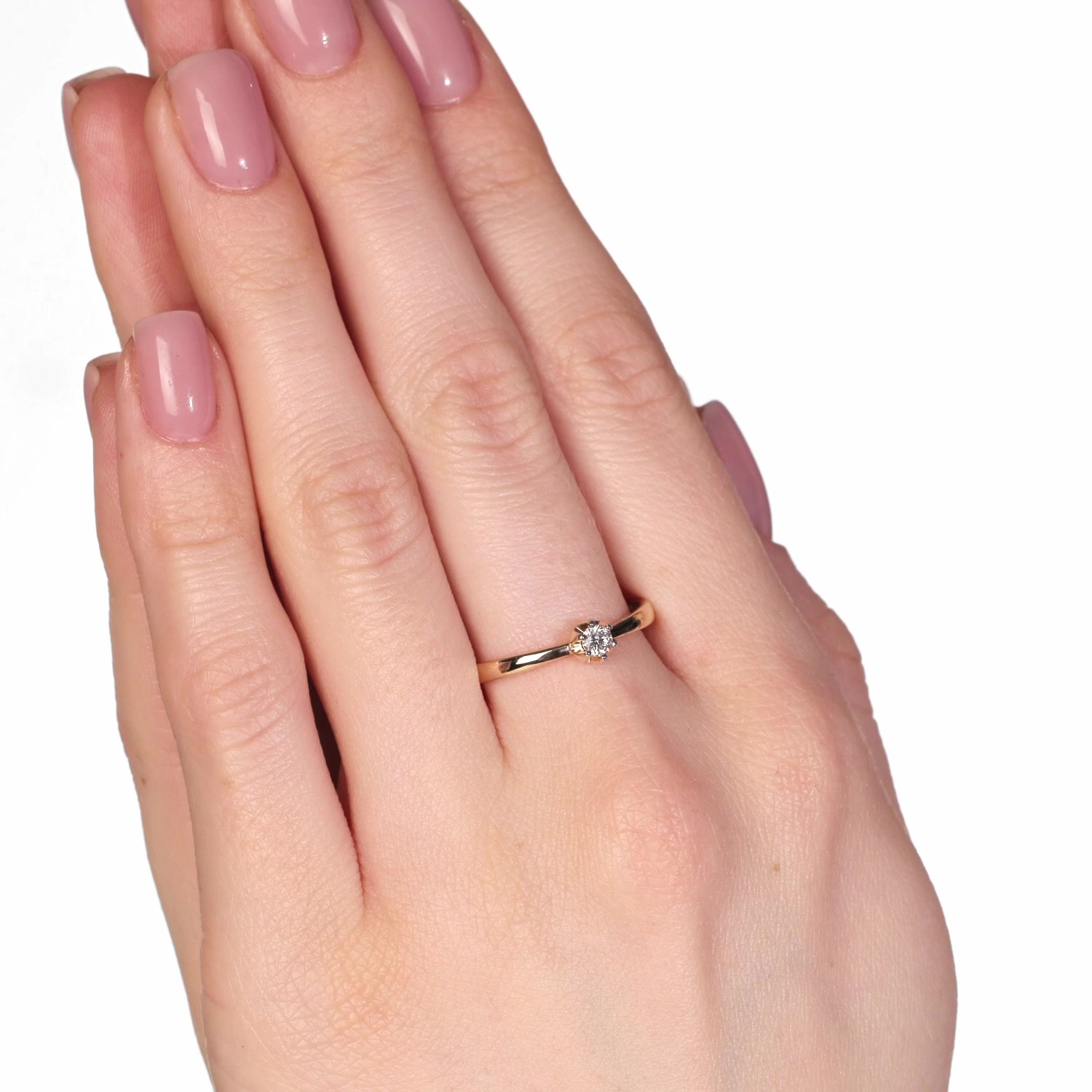 Золотое кольцо с бриллиантом