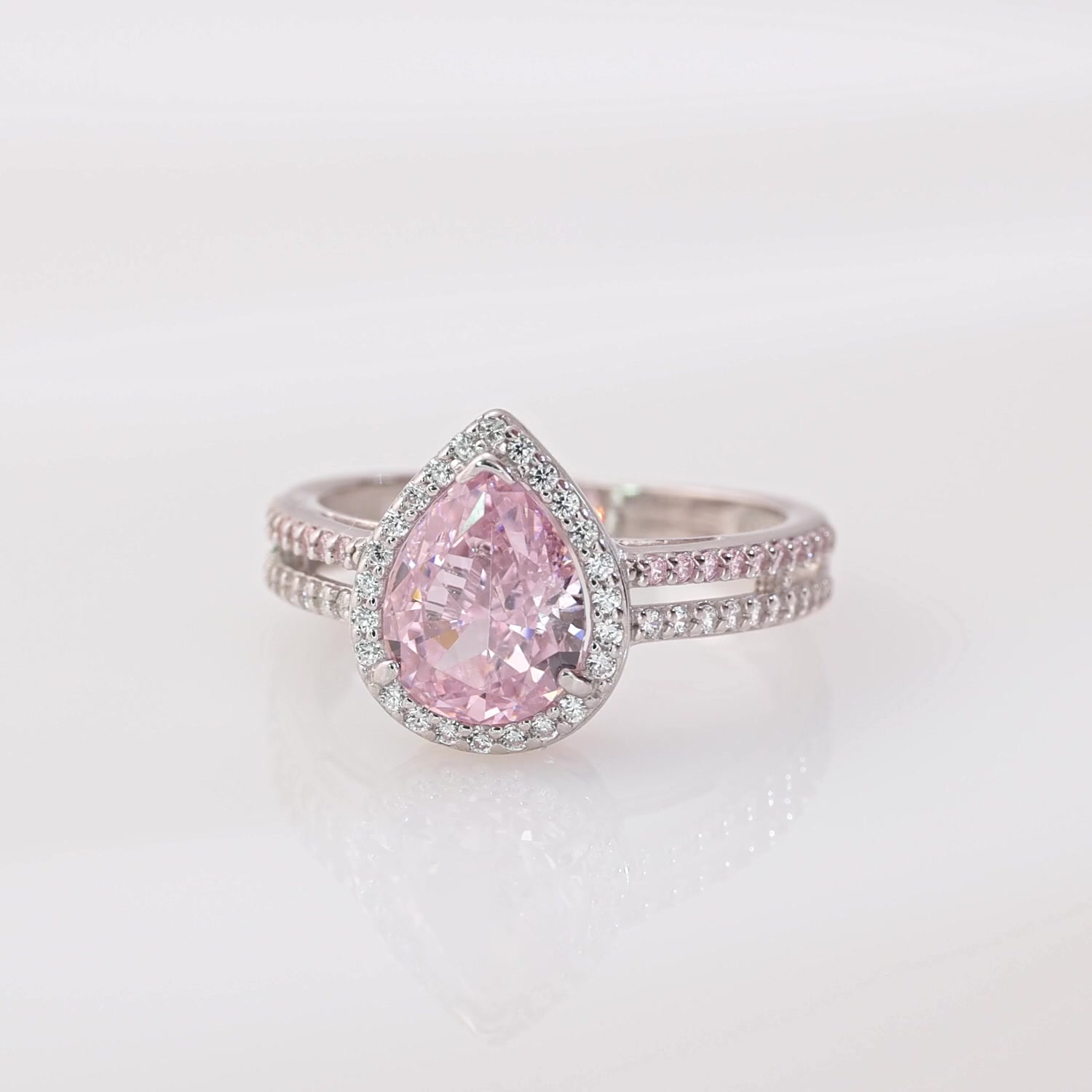 Серебряное кольцо с фианитами