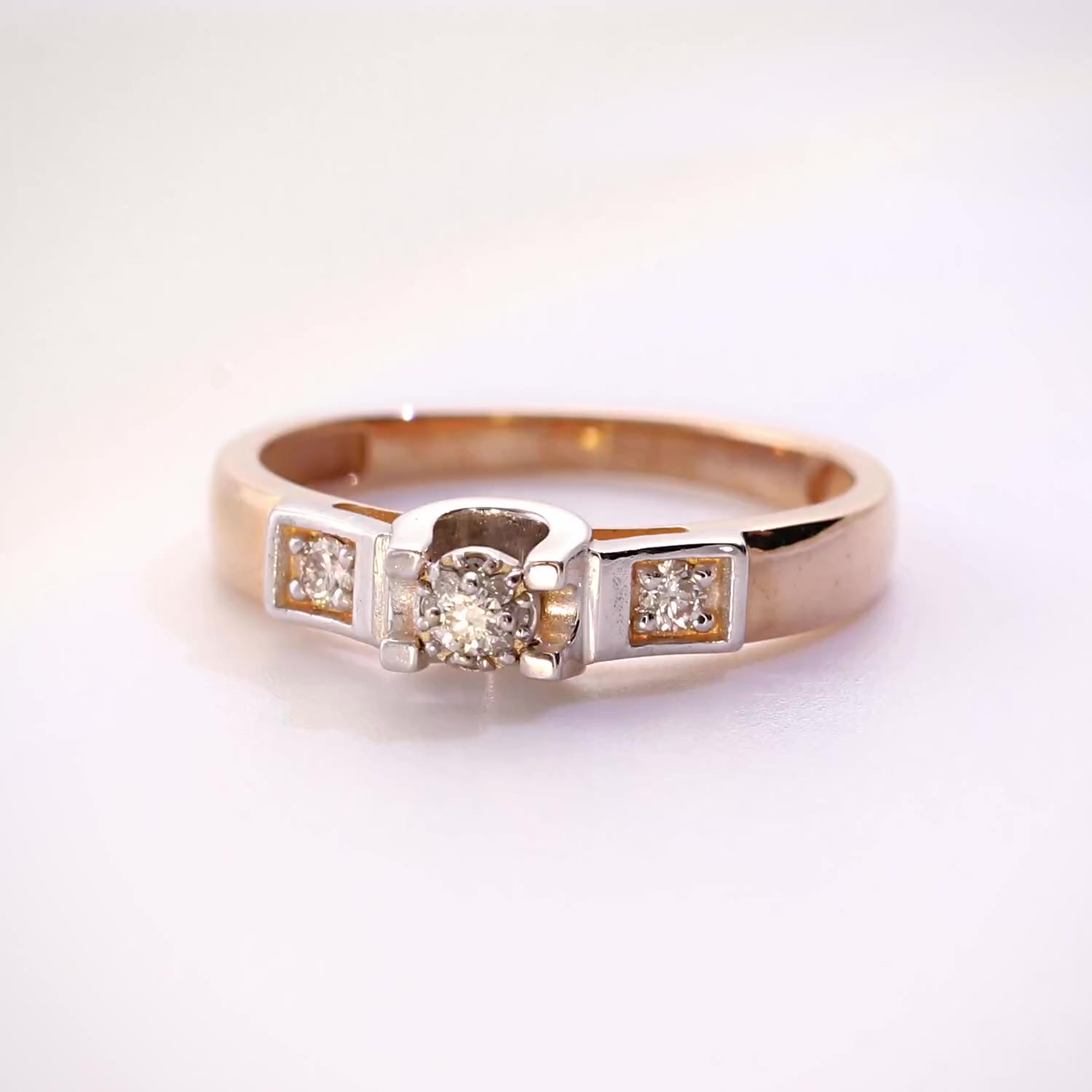 Золотое кольцо с бриллиантами