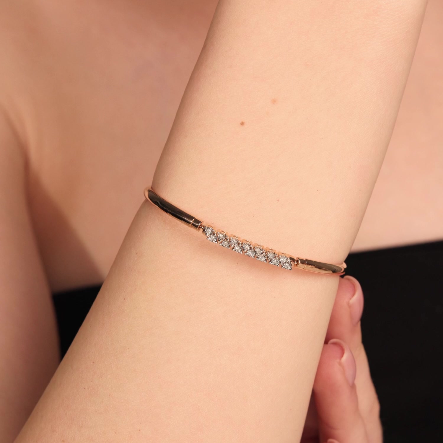 Золотой браслет с бриллиантами