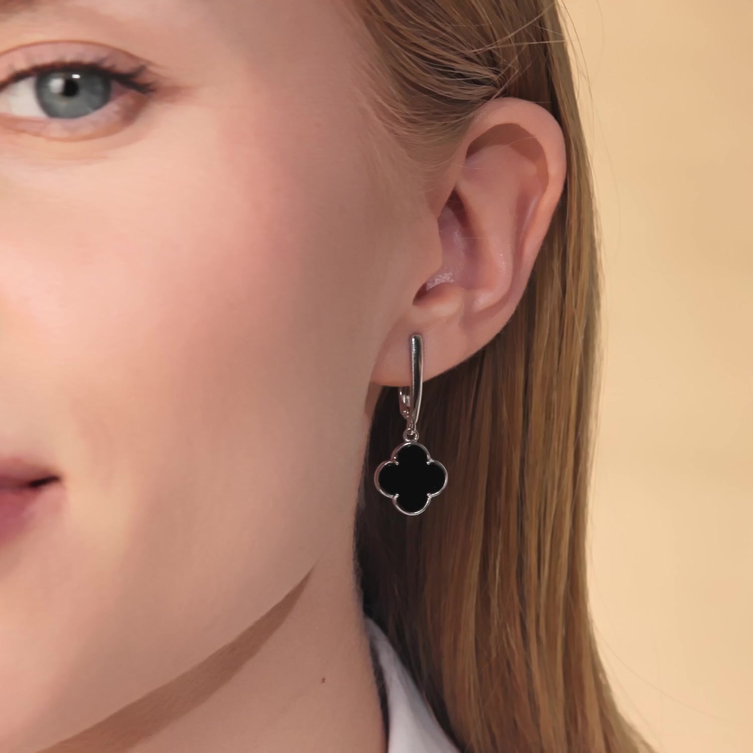 Серебряные серьги с ониксом