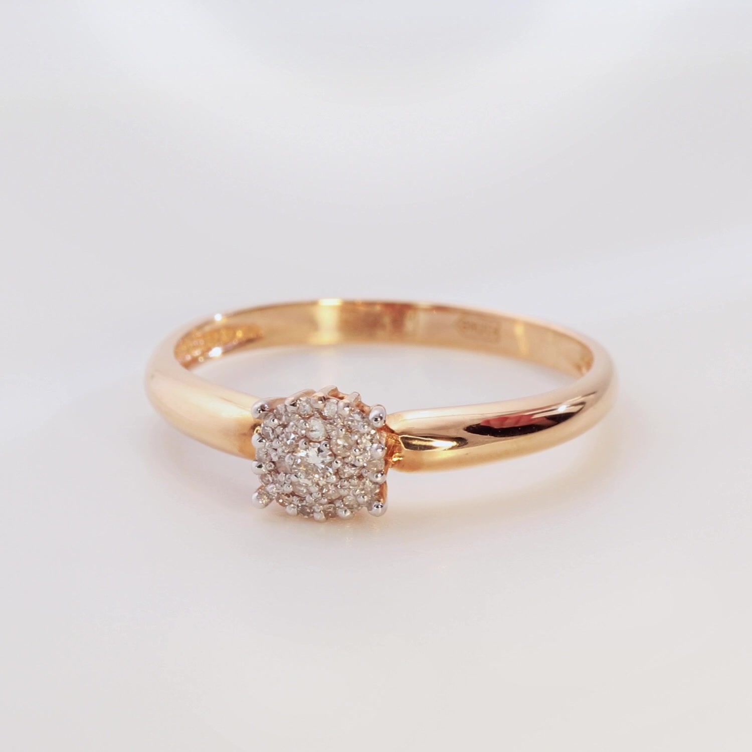 Золотое кольцо с бриллиантами