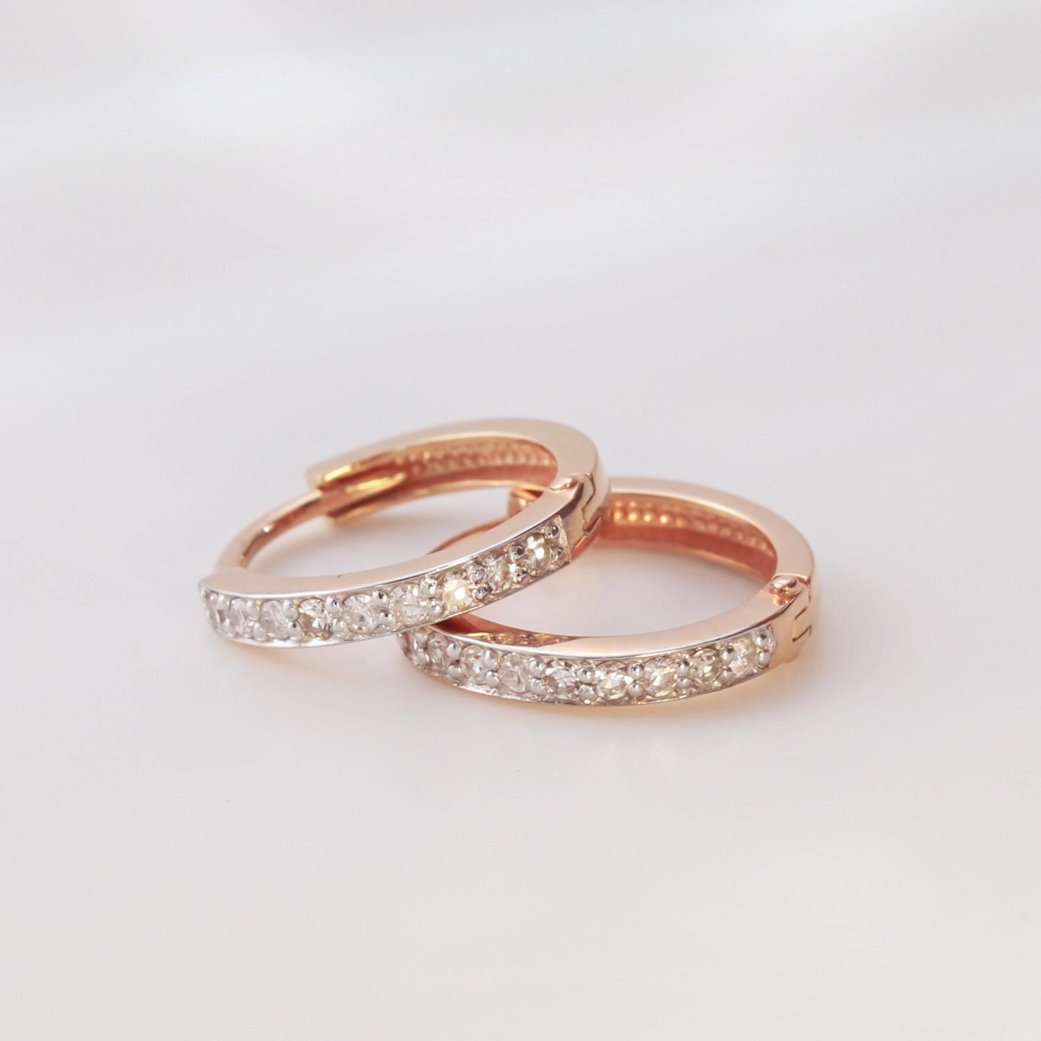 Золотые серьги с бриллиантами