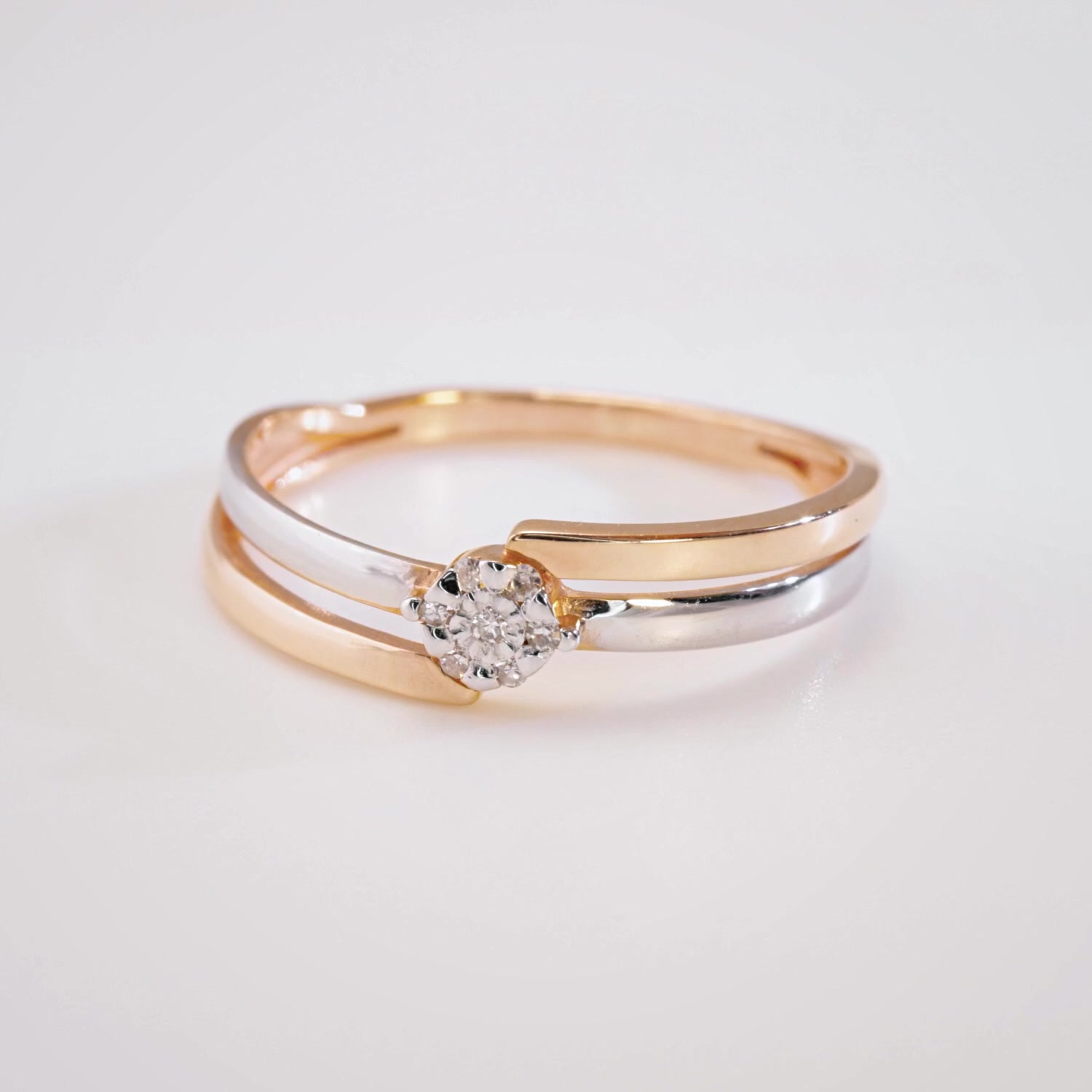 Золотое кольцо с бриллиантами