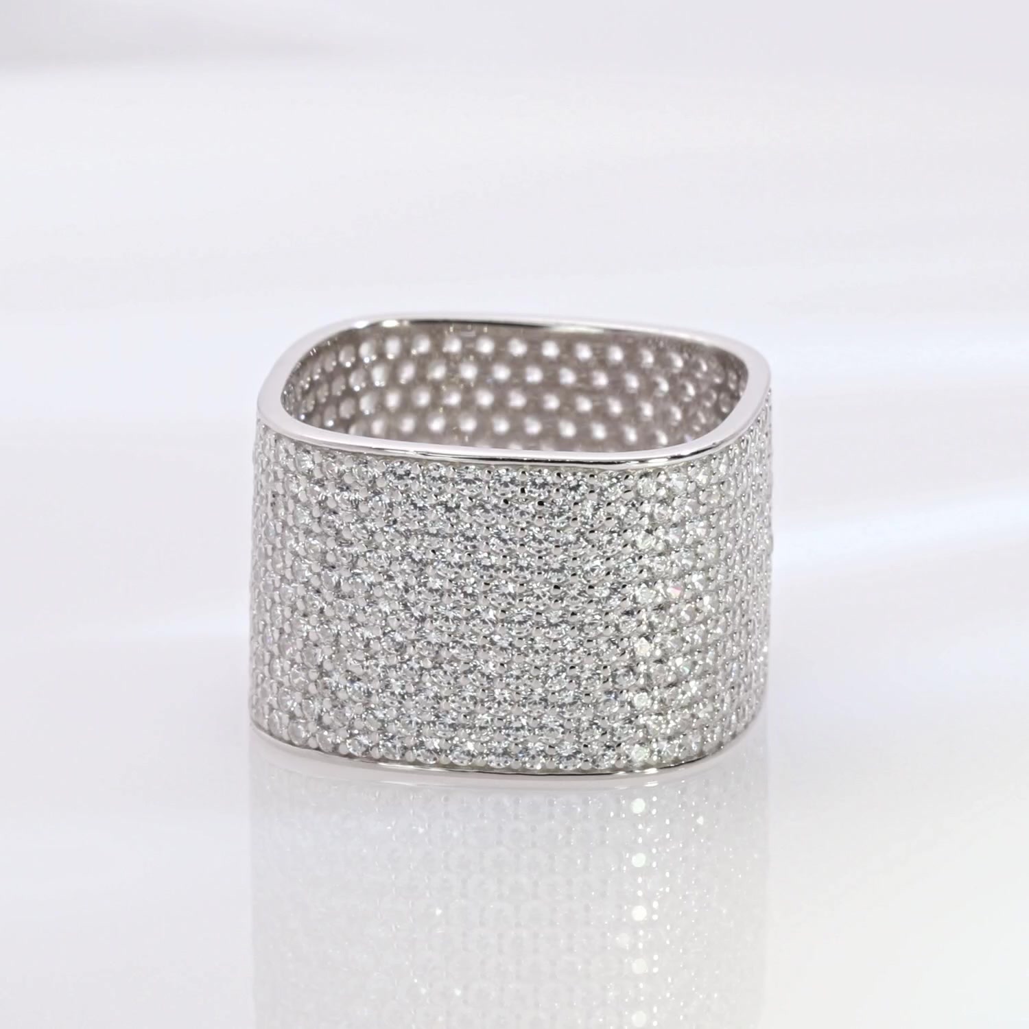 Серебряное кольцо с фианитами