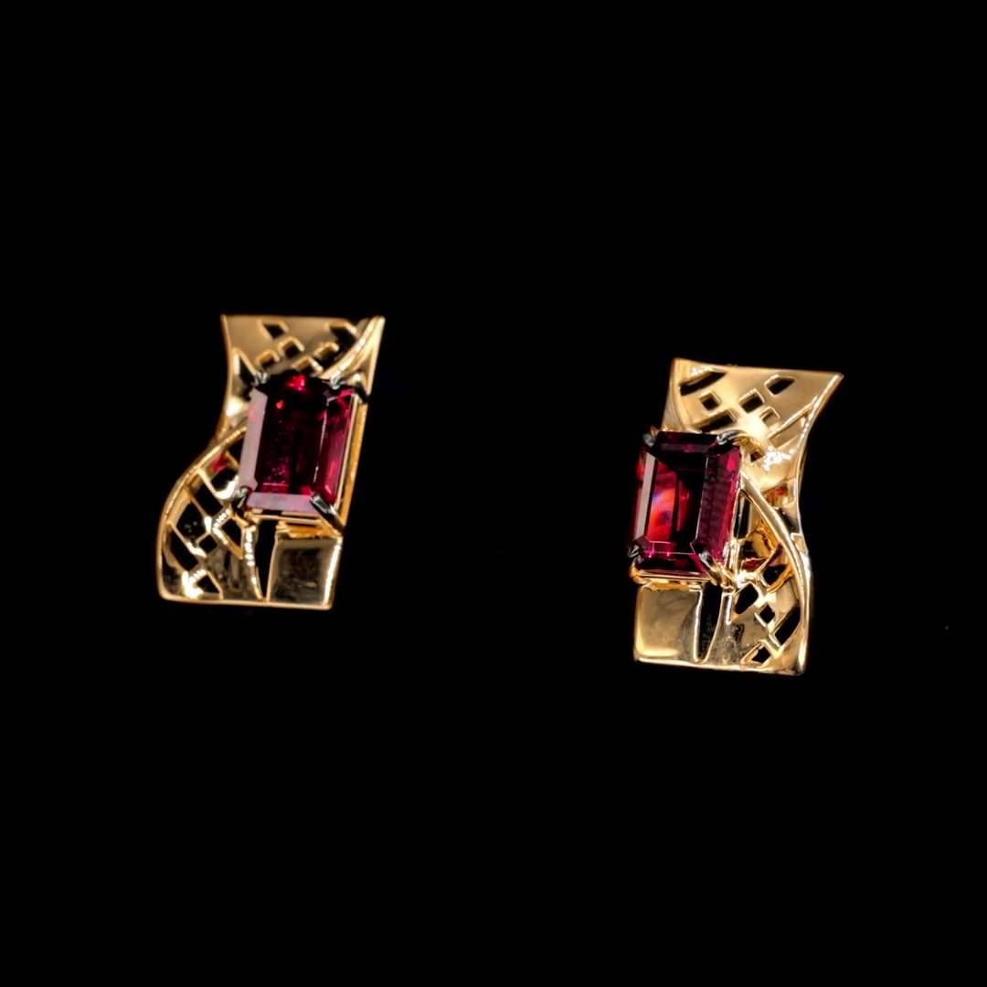 Золотые серьги с родолитами