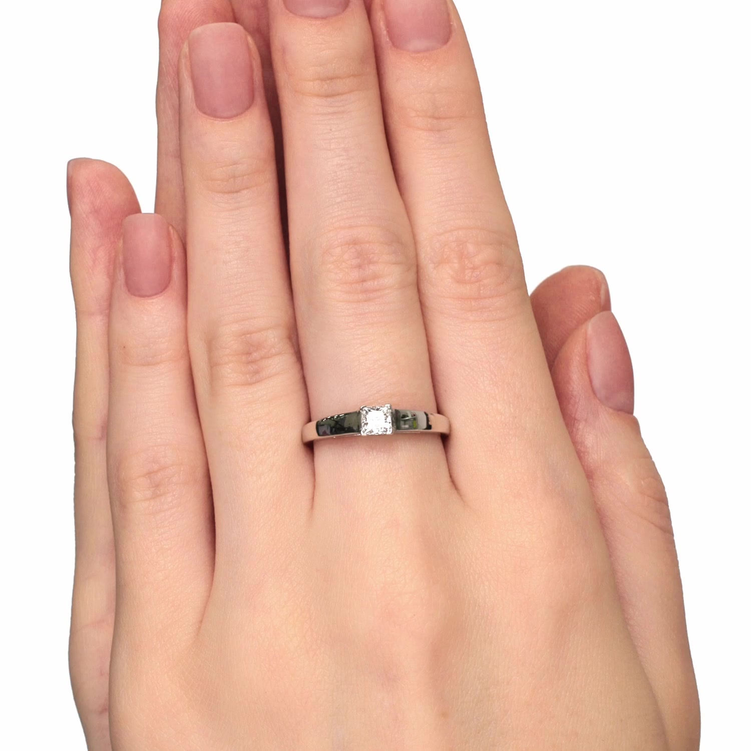 Серебряное кольцо с бриллиантом выращенным