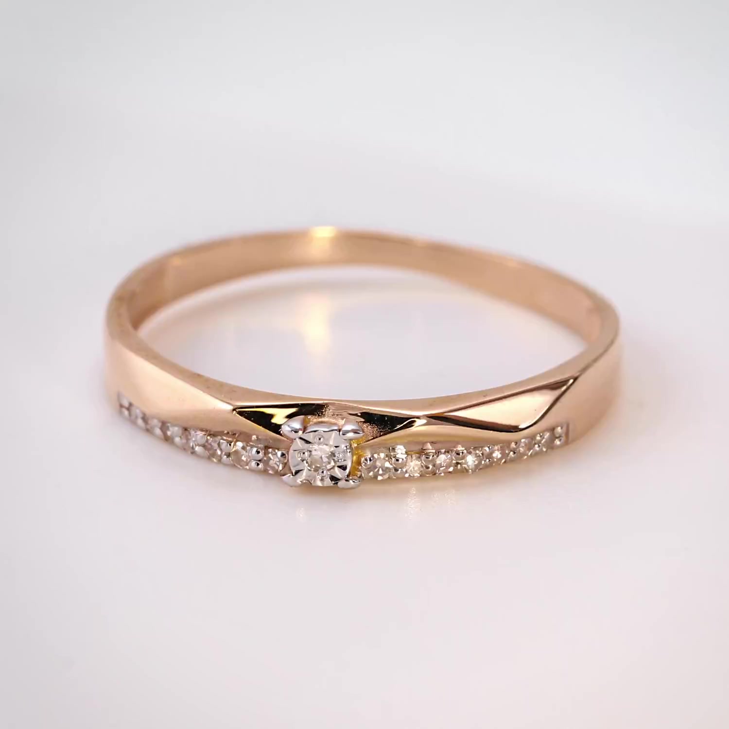 Золотое кольцо с бриллиантами
