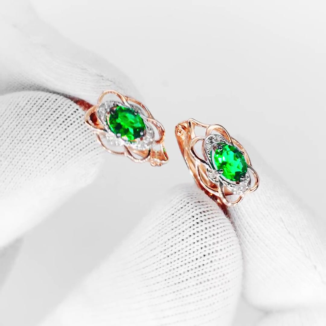 Золотые серьги с изумрудами выращенными и бриллиантами