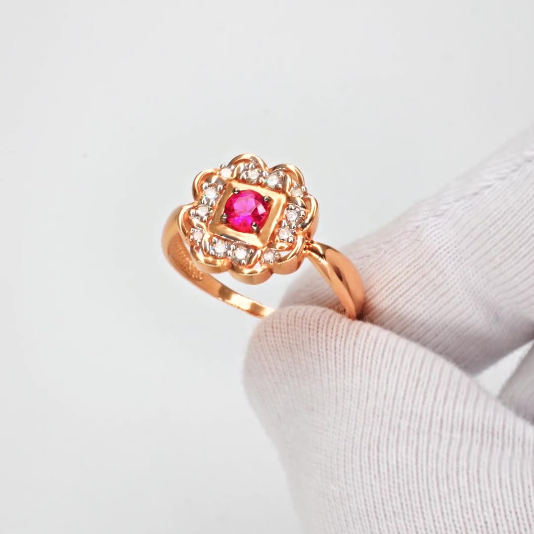 Золотое кольцо с рубином выращенным и бриллиантами