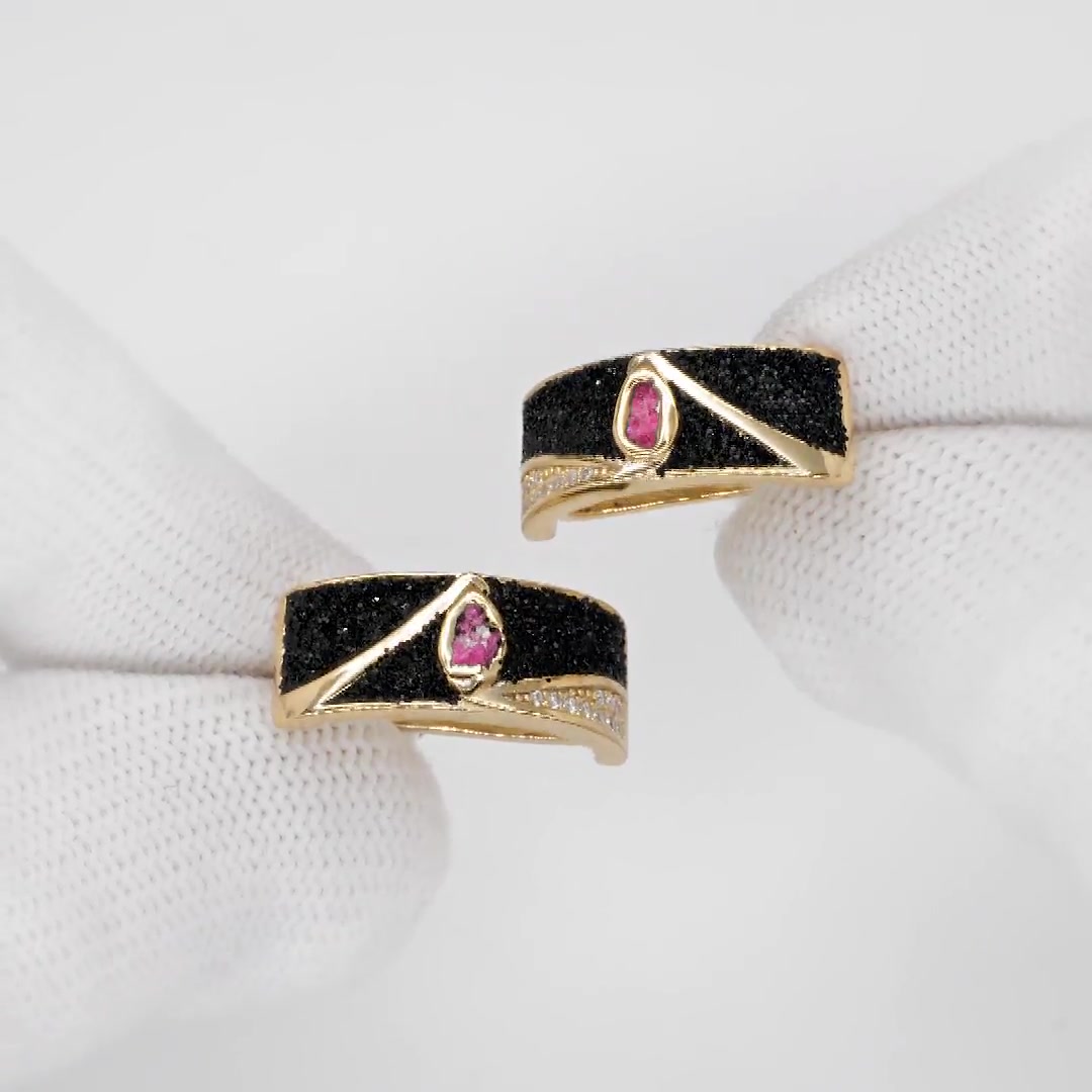 Серебряные серьги с глиттером, имитацией кварца и фианитами