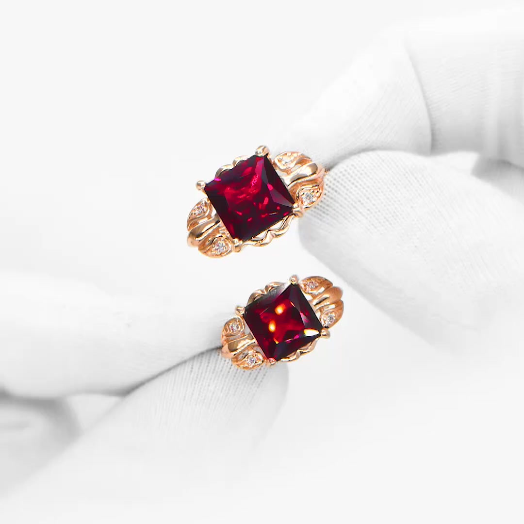Золотые серьги с гранатом и фианитами