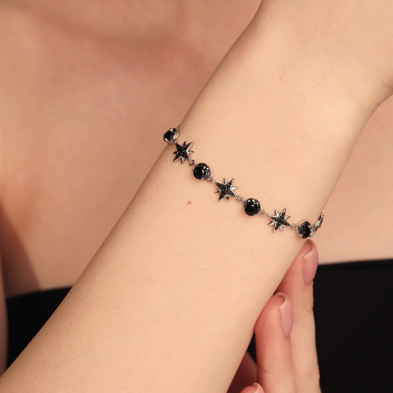 Серебряный браслет с фианитами