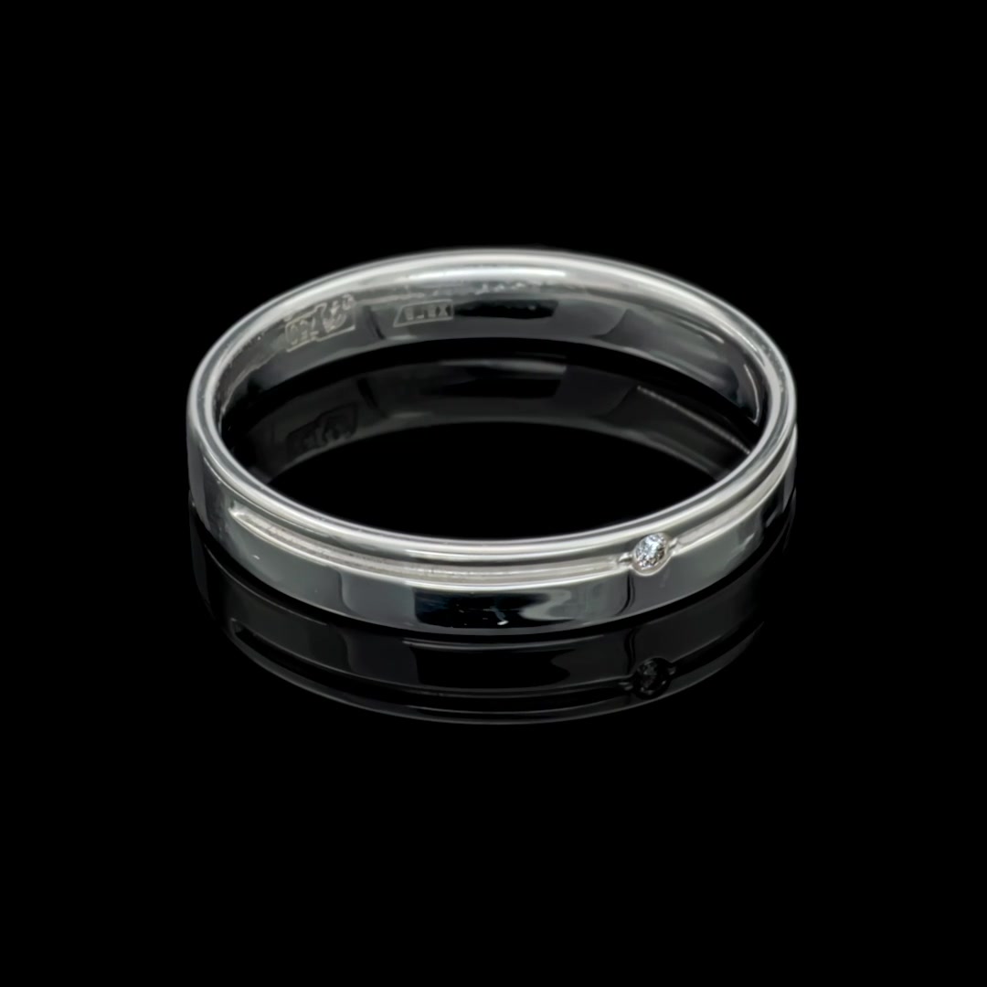 Золотое обручальное кольцо с бриллиантом