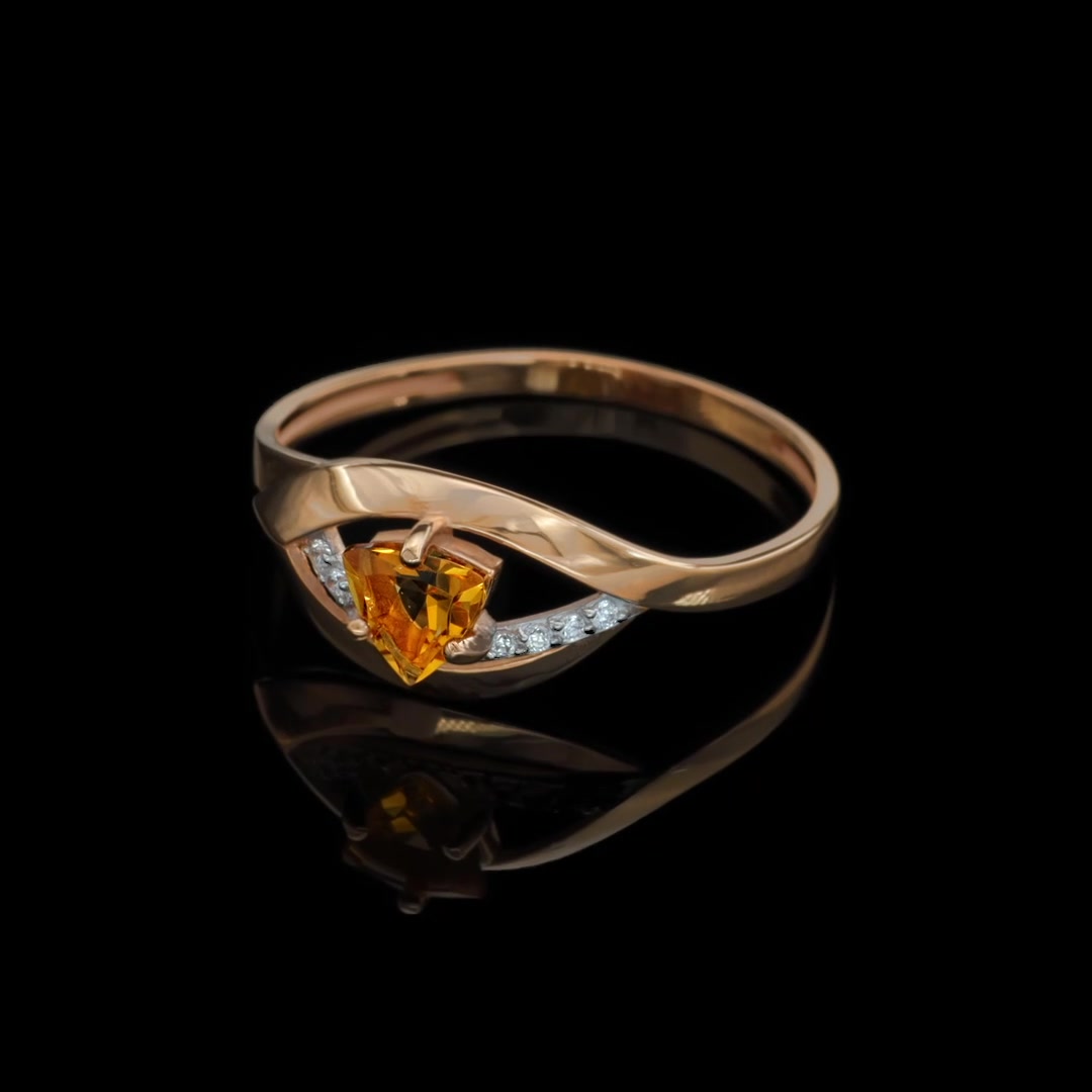 Золотое кольцо с цитрином и фианитами
