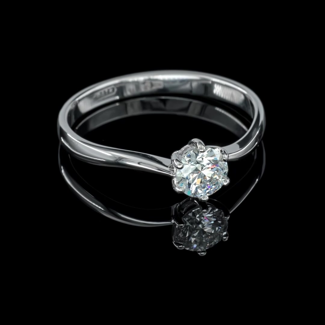 Золотое кольцо с бриллиантом выращенным