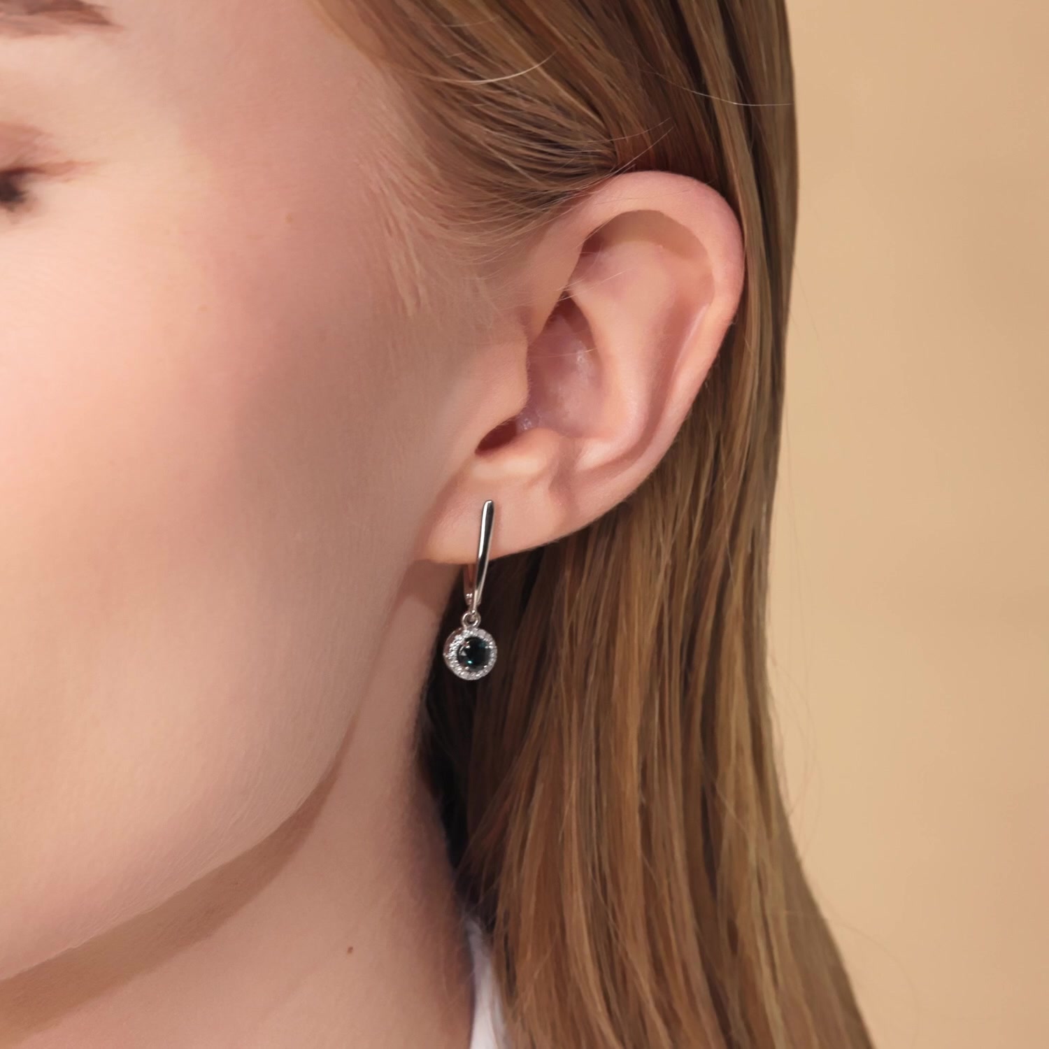 Золотые серьги с сапфирами и бриллиантами