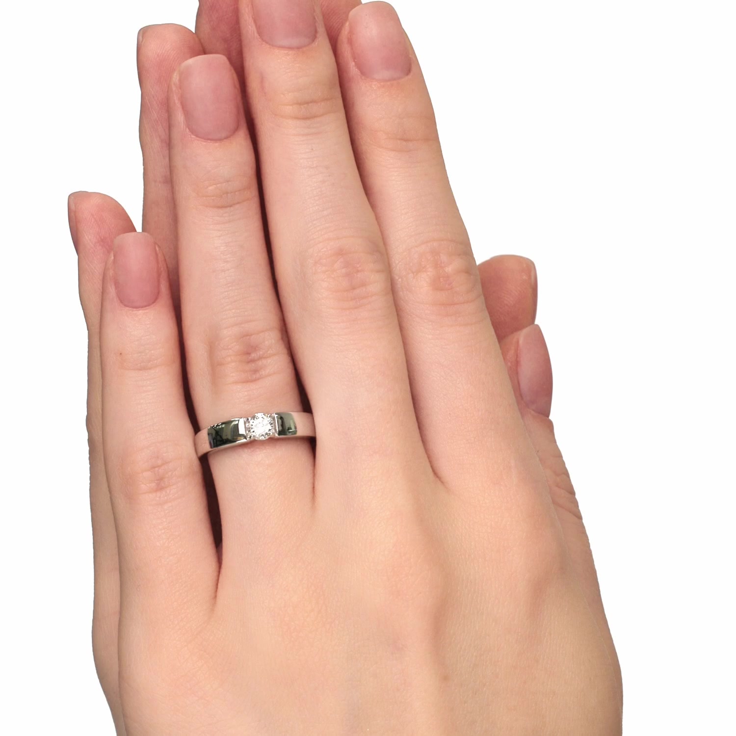 Серебряное кольцо с бриллиантом выращенным