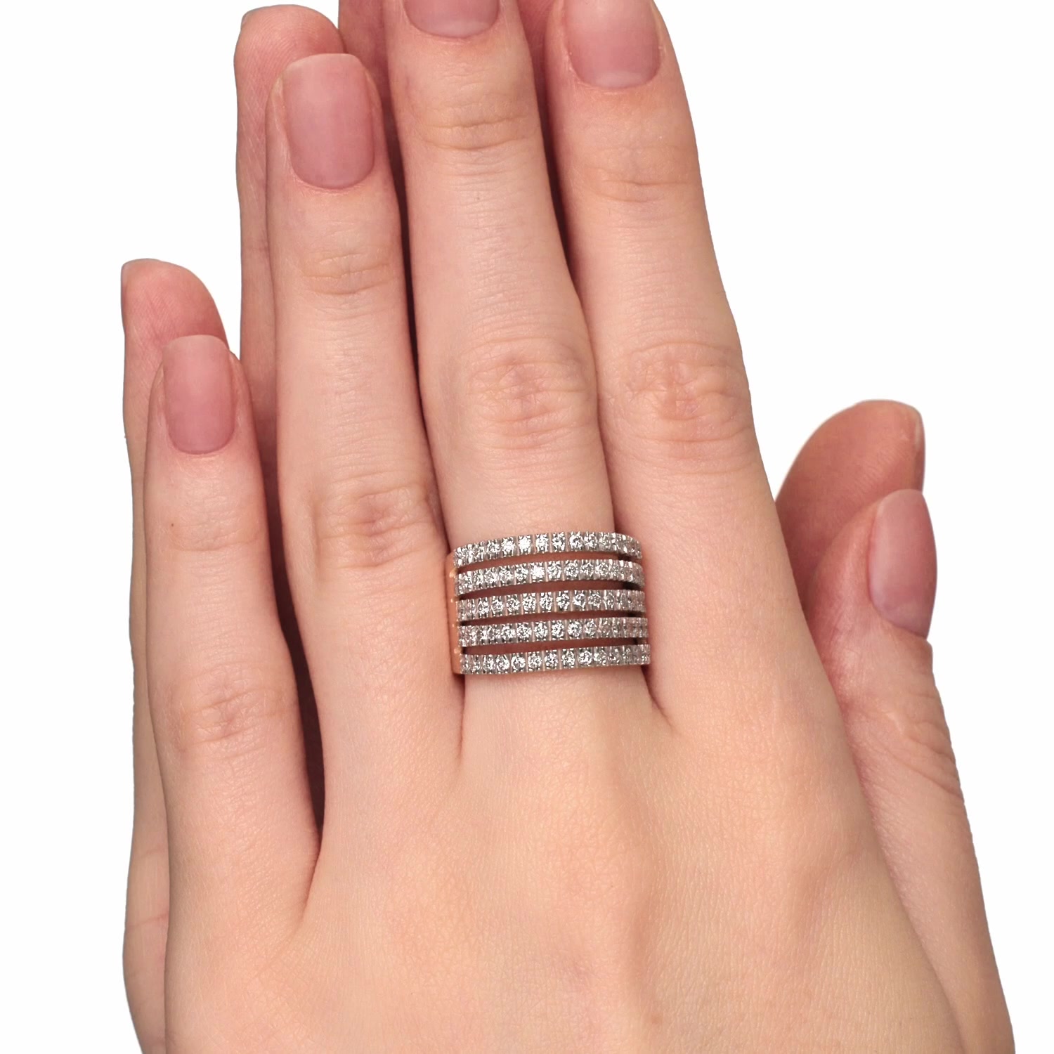 Золотое кольцо с бриллиантами выращенными