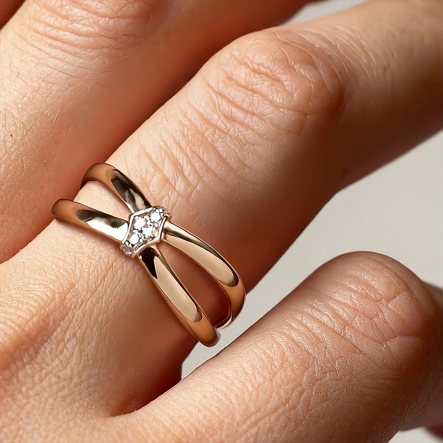 Золотое кольцо с фианитами