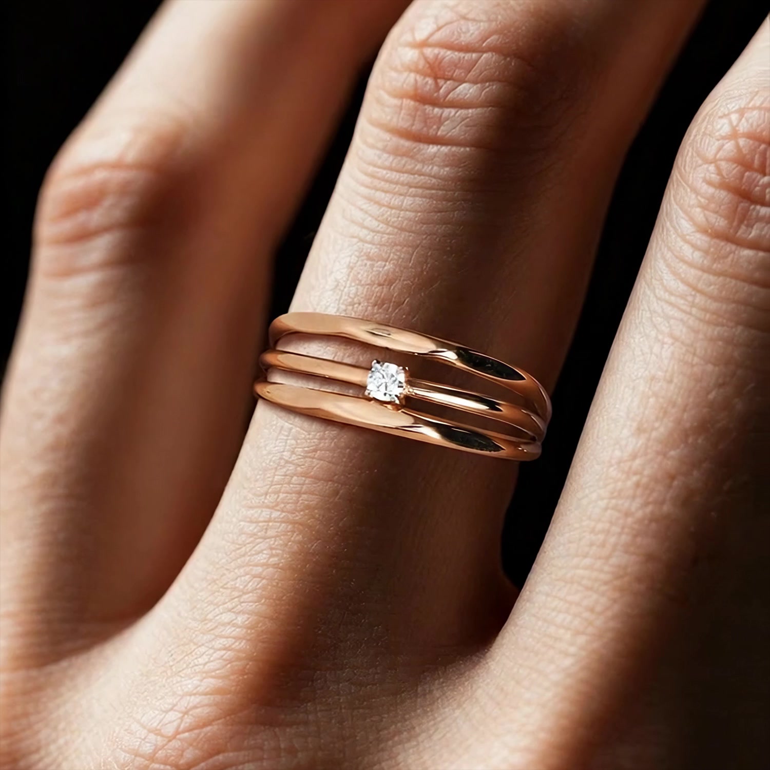 Золотое кольцо с фианитом