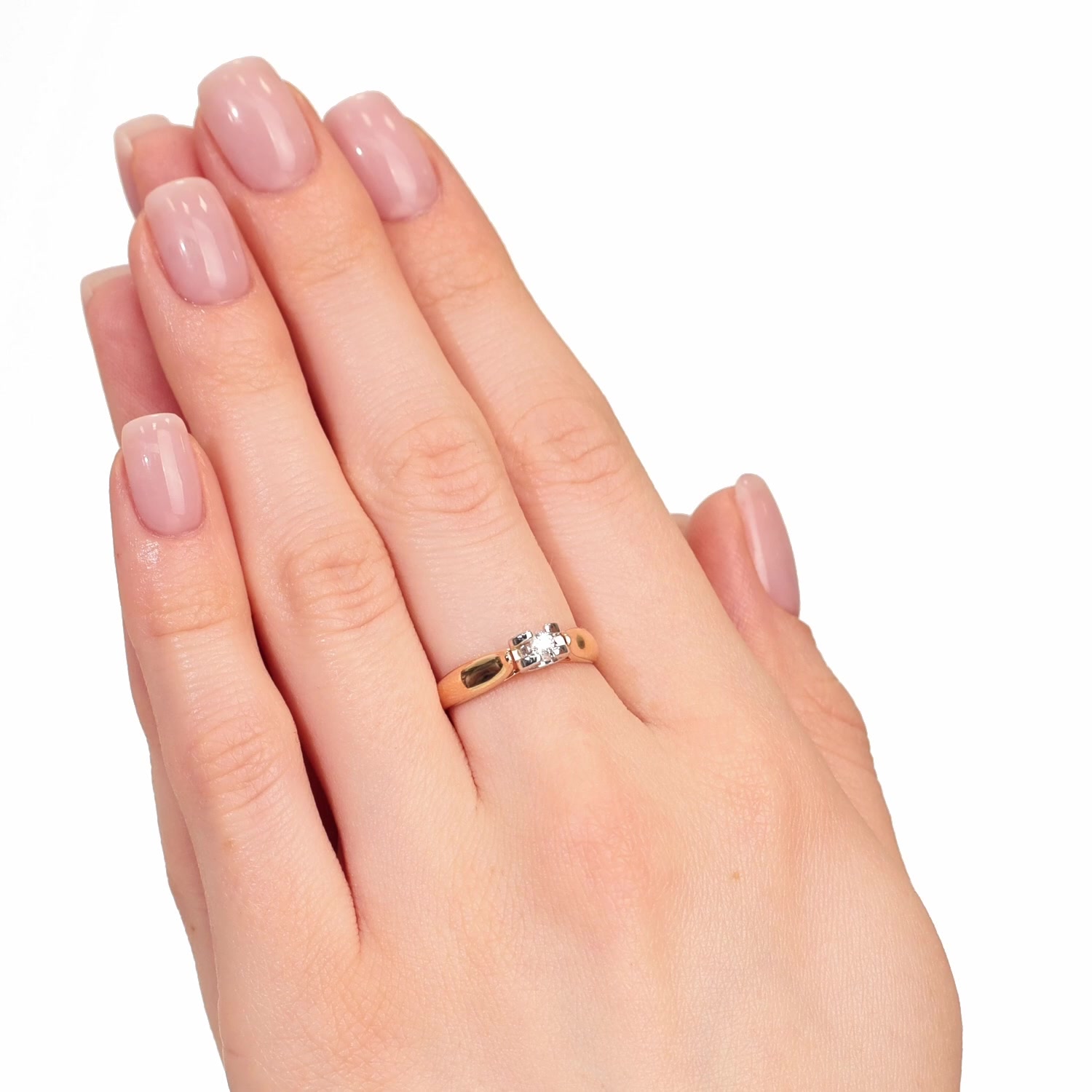 Золотое кольцо с бриллиантом