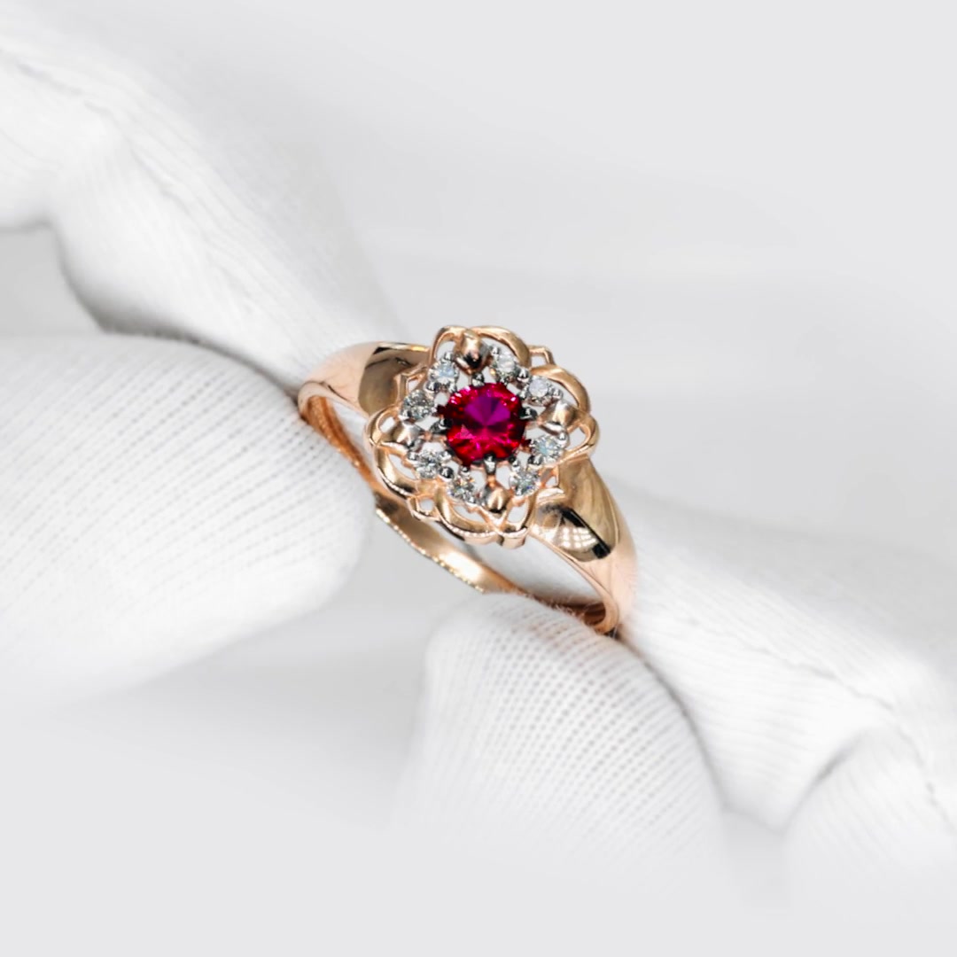Золотое кольцо с рубином выращенным  и бриллиантами