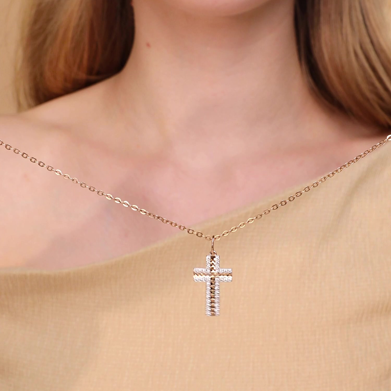 Золотая подвеска с фианитами