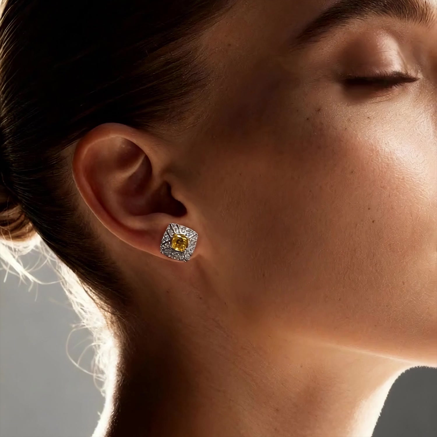 Золотые серьги с бриллиантами выращенными