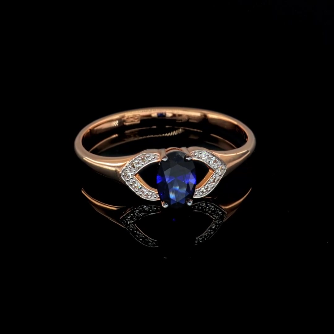 Золотое кольцо с сапфиром выращенным и бриллиантами