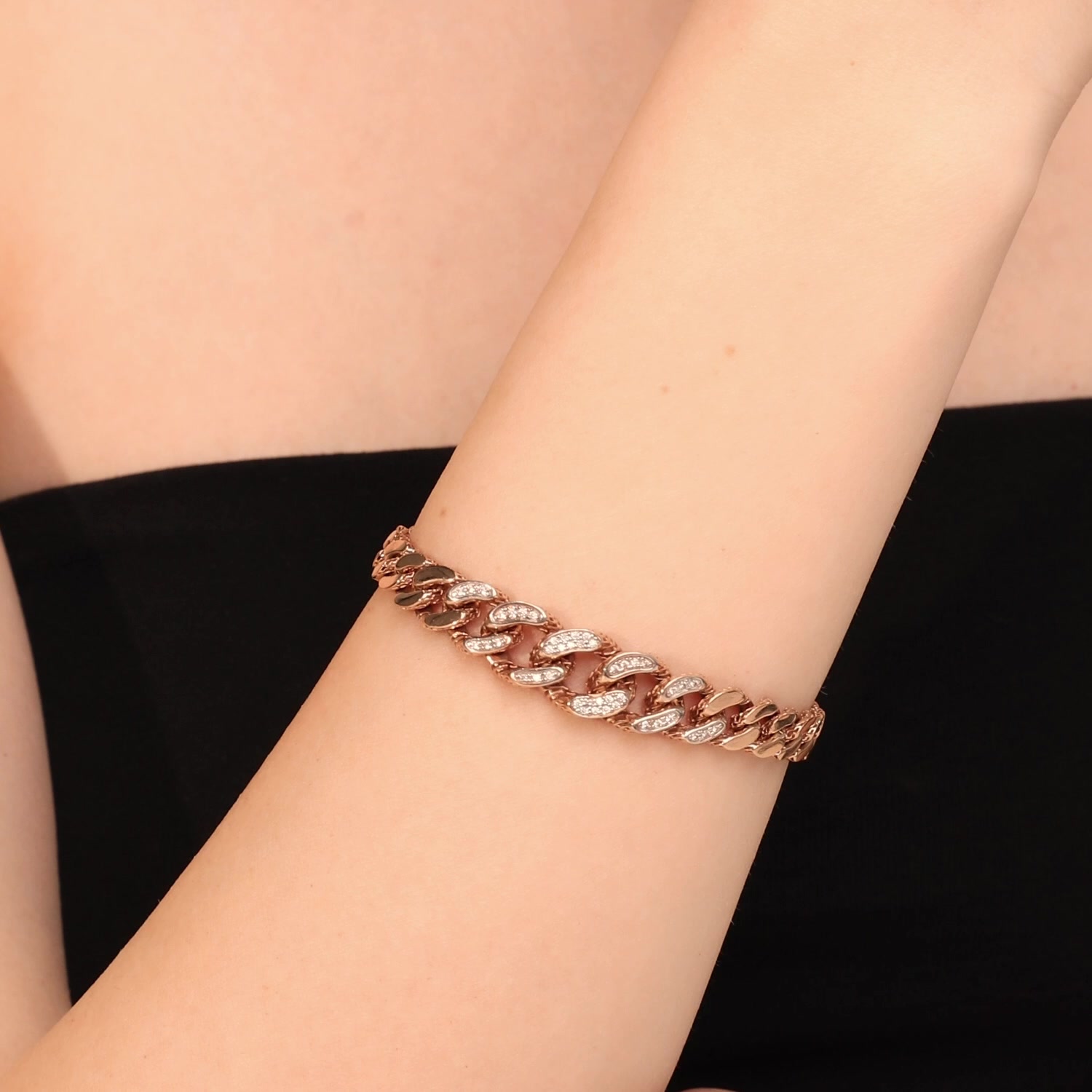 Золотой браслет с фианитами