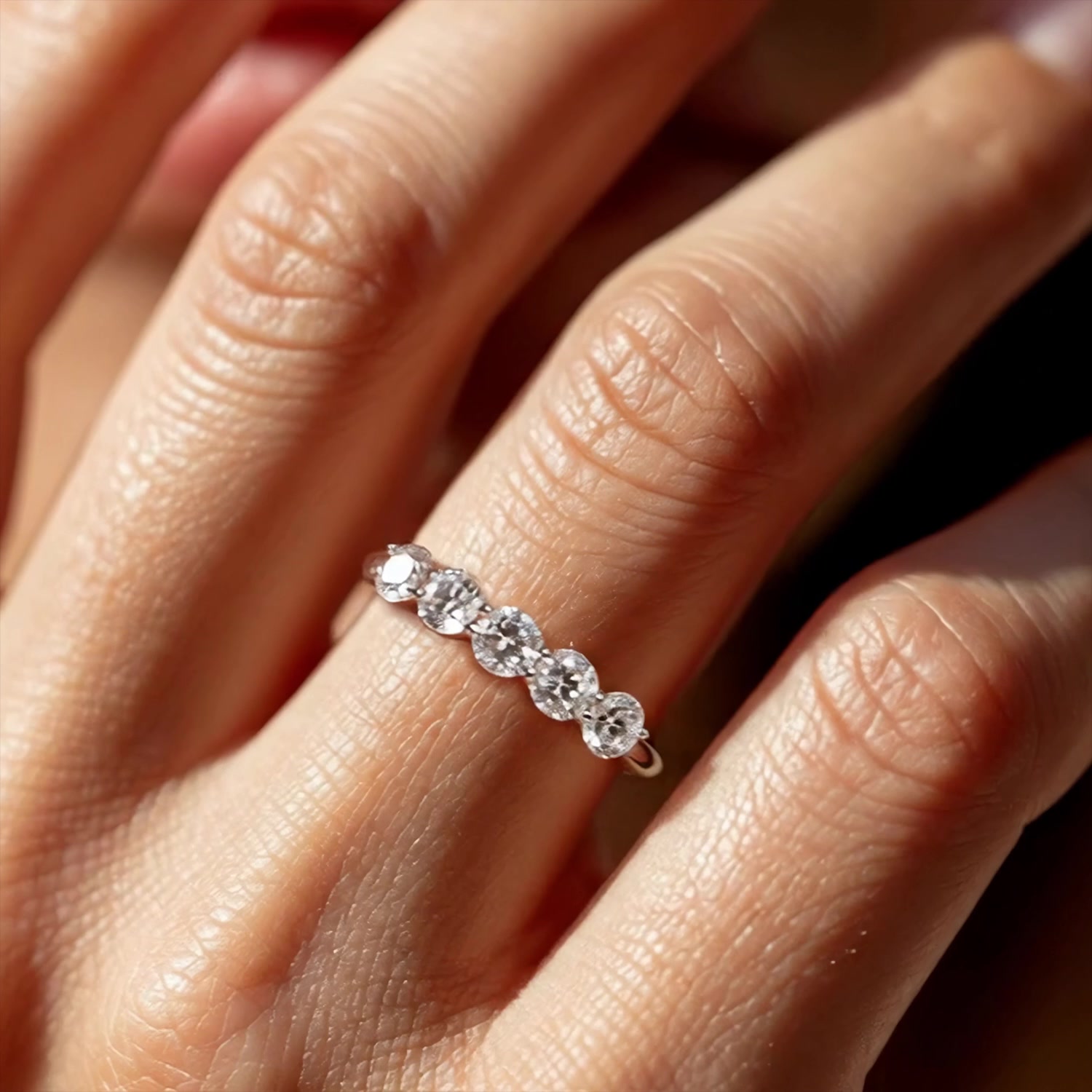 Золотое кольцо с бриллиантами выращенными