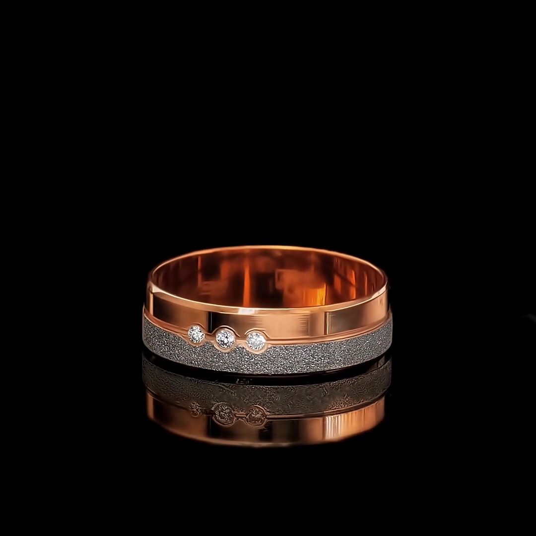 Золотое обручальное кольцо с бриллиантами