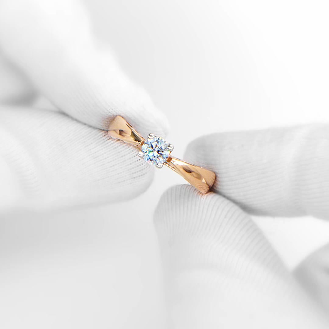 Золотое кольцо с кристаллом SWAROVSKI