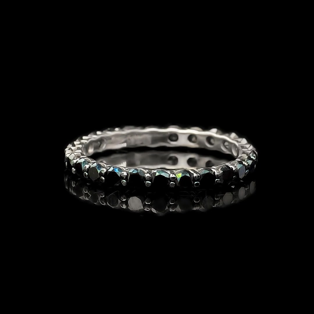 Золотое кольцо с черными бриллиантами