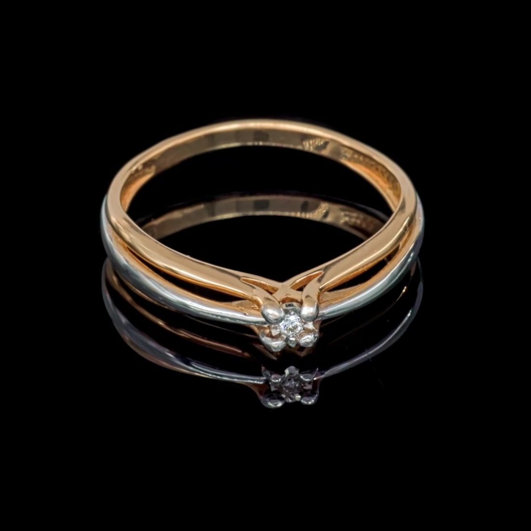 Золотое кольцо с бриллиантом